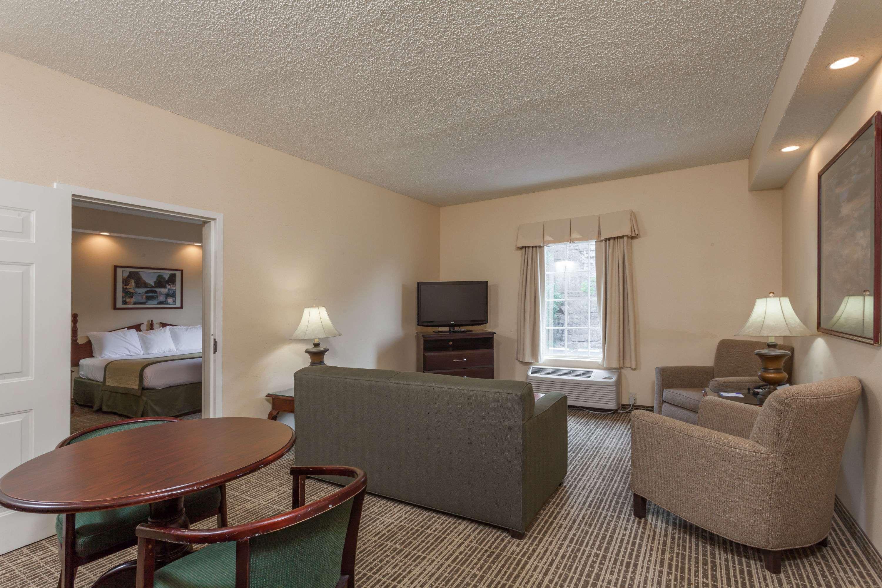 Baymont By Wyndham Columbia Maury Hotel Bagian luar foto