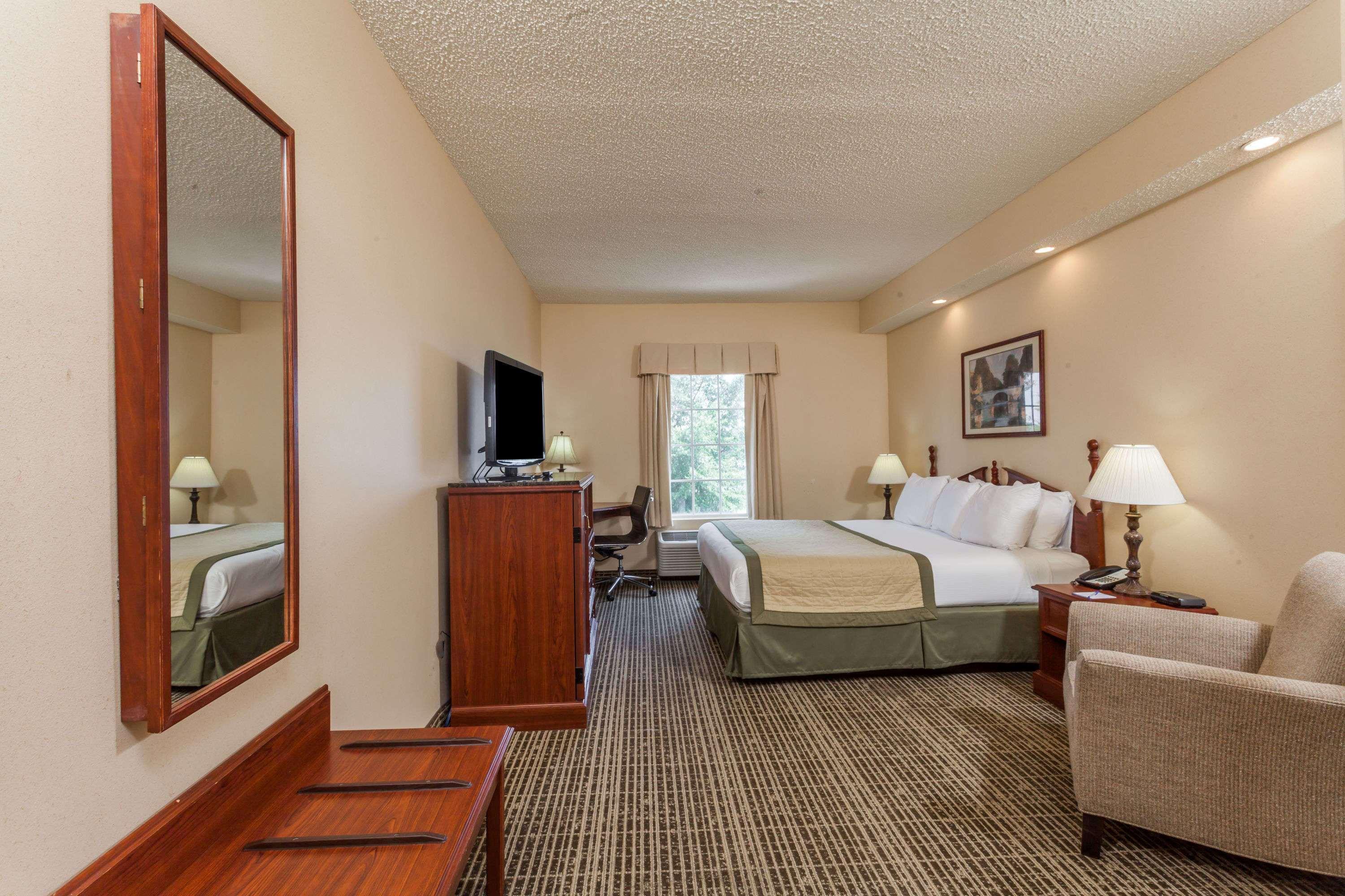 Baymont By Wyndham Columbia Maury Hotel Bagian luar foto