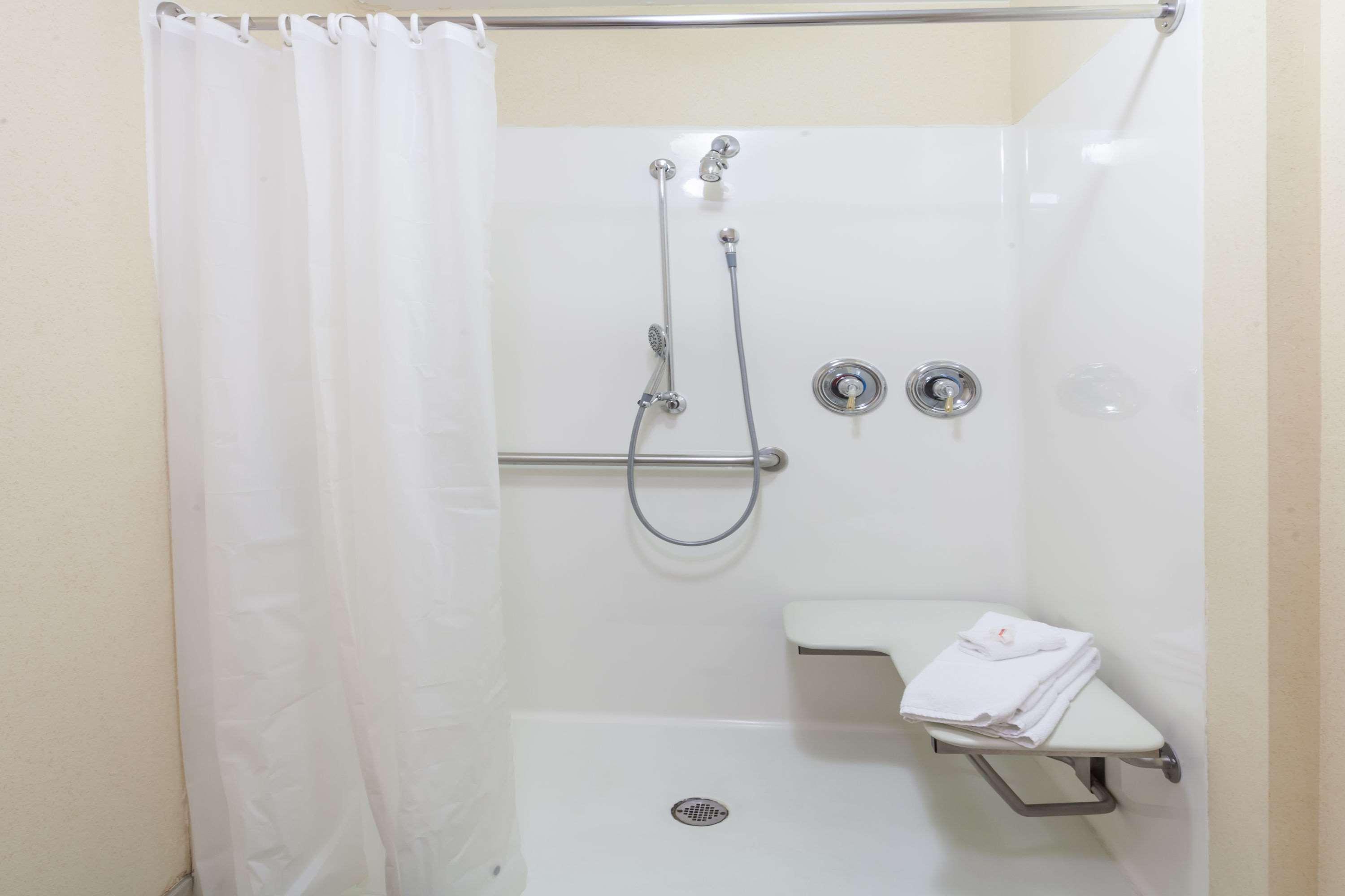 Baymont By Wyndham Columbia Maury Hotel Bagian luar foto