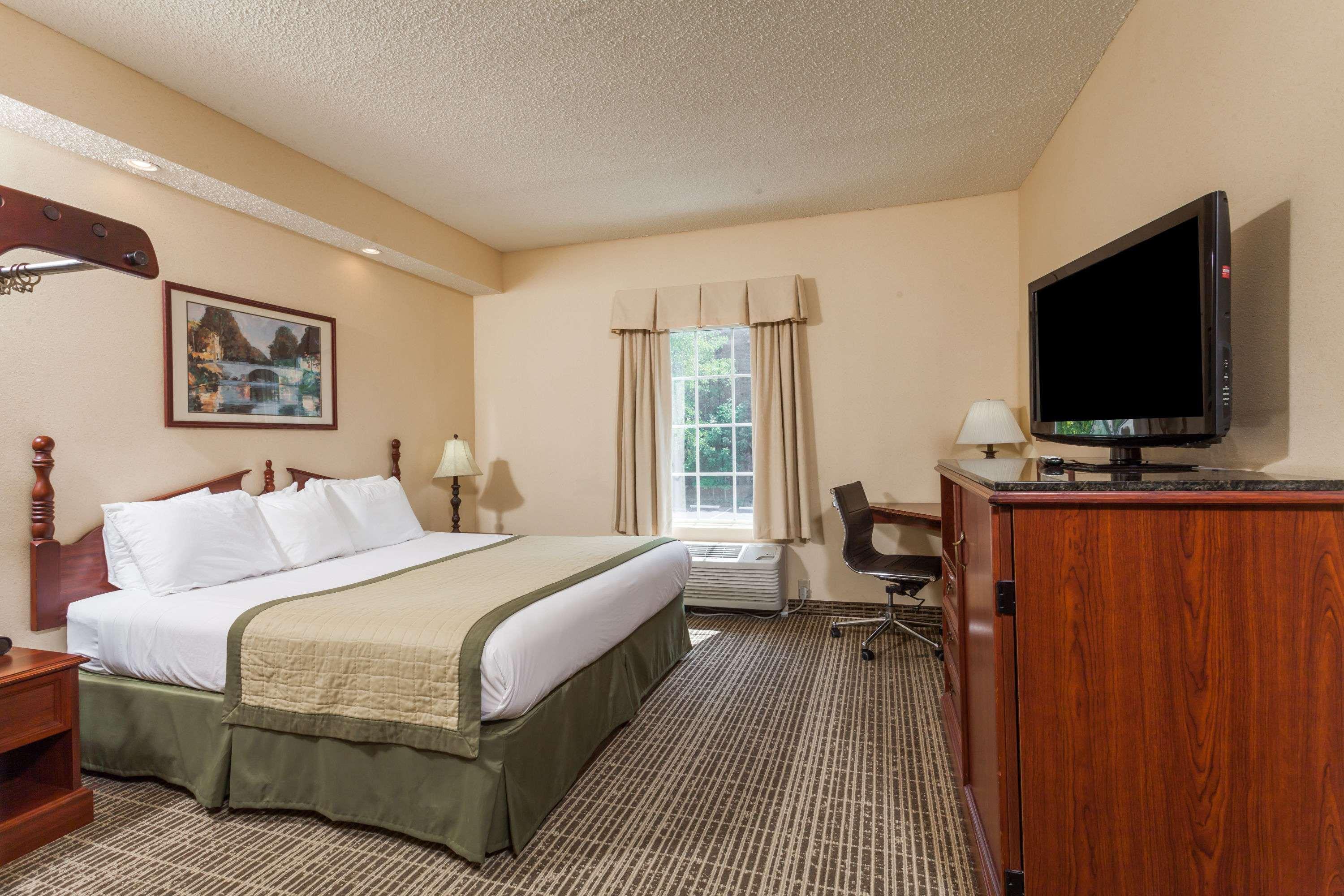 Baymont By Wyndham Columbia Maury Hotel Bagian luar foto