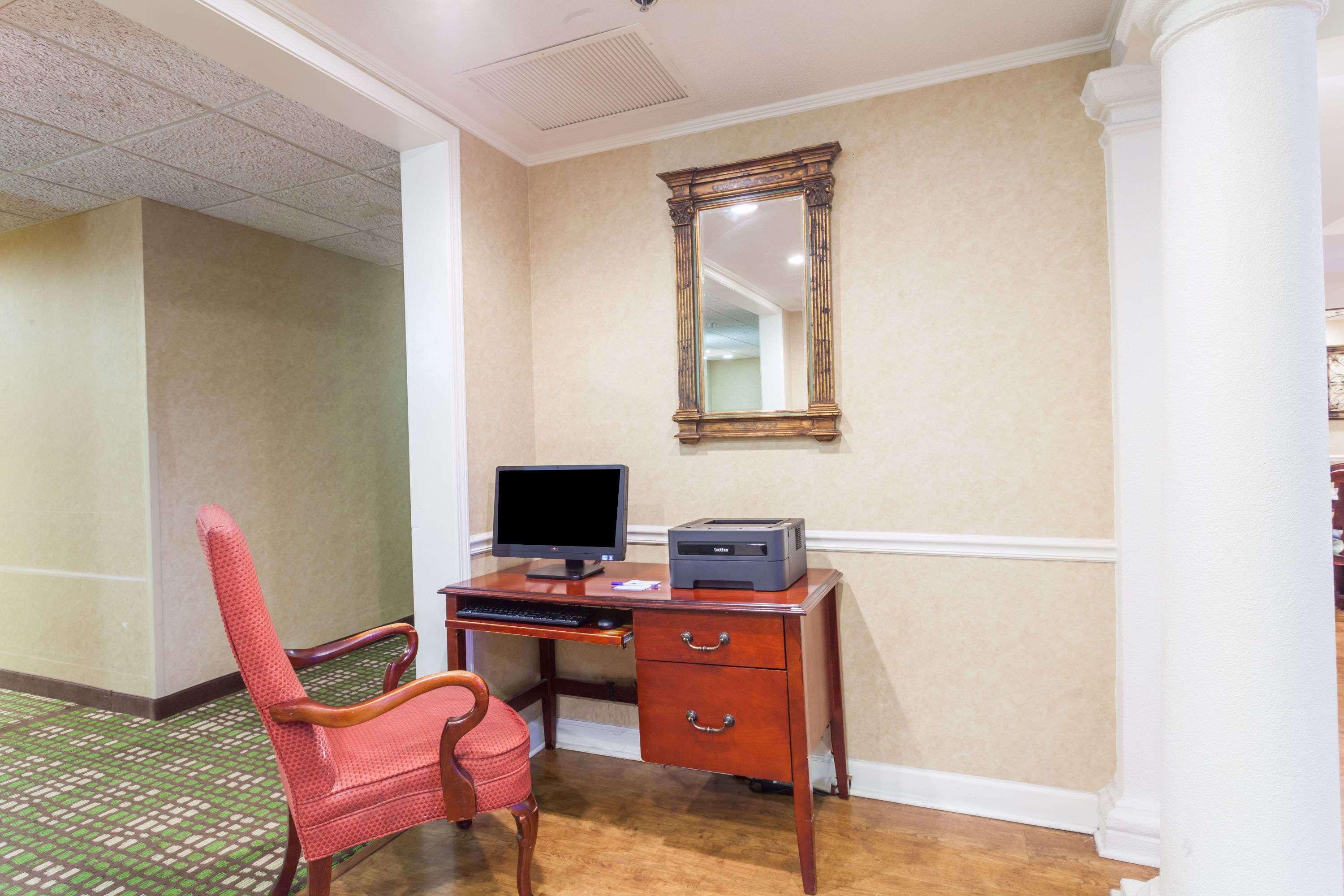 Baymont By Wyndham Columbia Maury Hotel Bagian luar foto