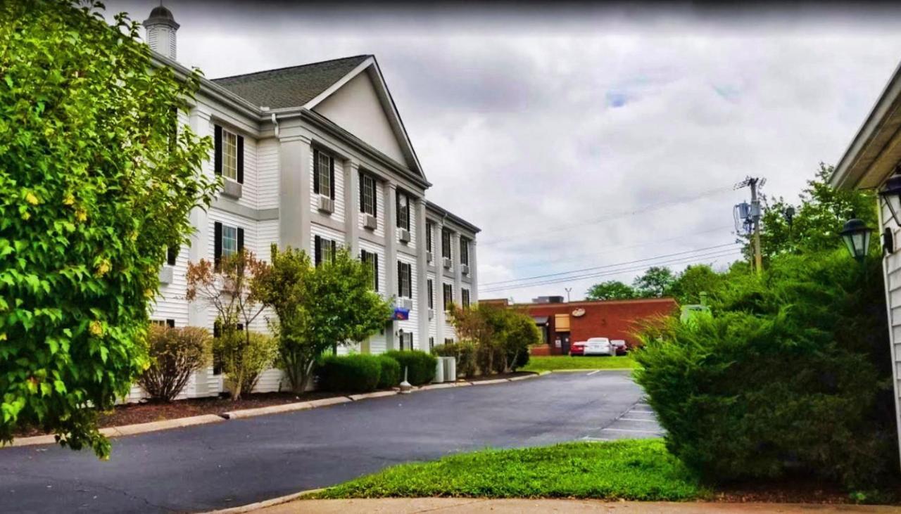 Baymont By Wyndham Columbia Maury Hotel Bagian luar foto